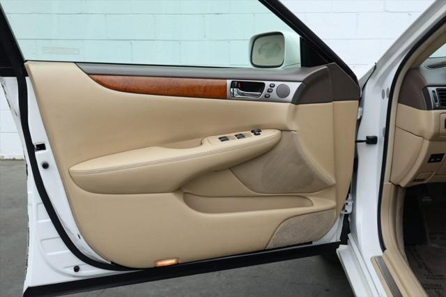 used 2005 Lexus ES 330 car, priced at $6,991