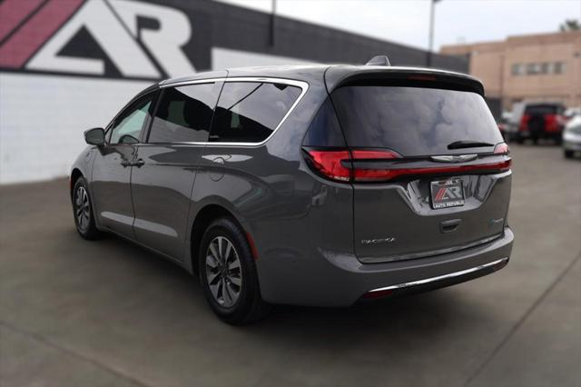 used 2022 Chrysler Pacifica Hybrid car, priced at $22,991