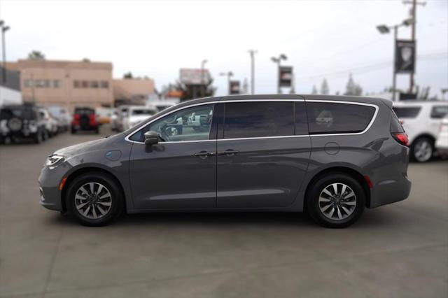 used 2022 Chrysler Pacifica Hybrid car, priced at $22,991