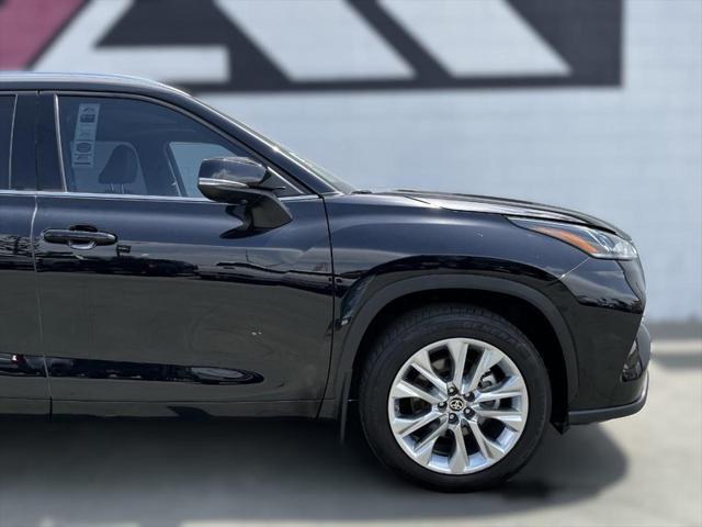 used 2022 Toyota Highlander Hybrid car, priced at $34,881