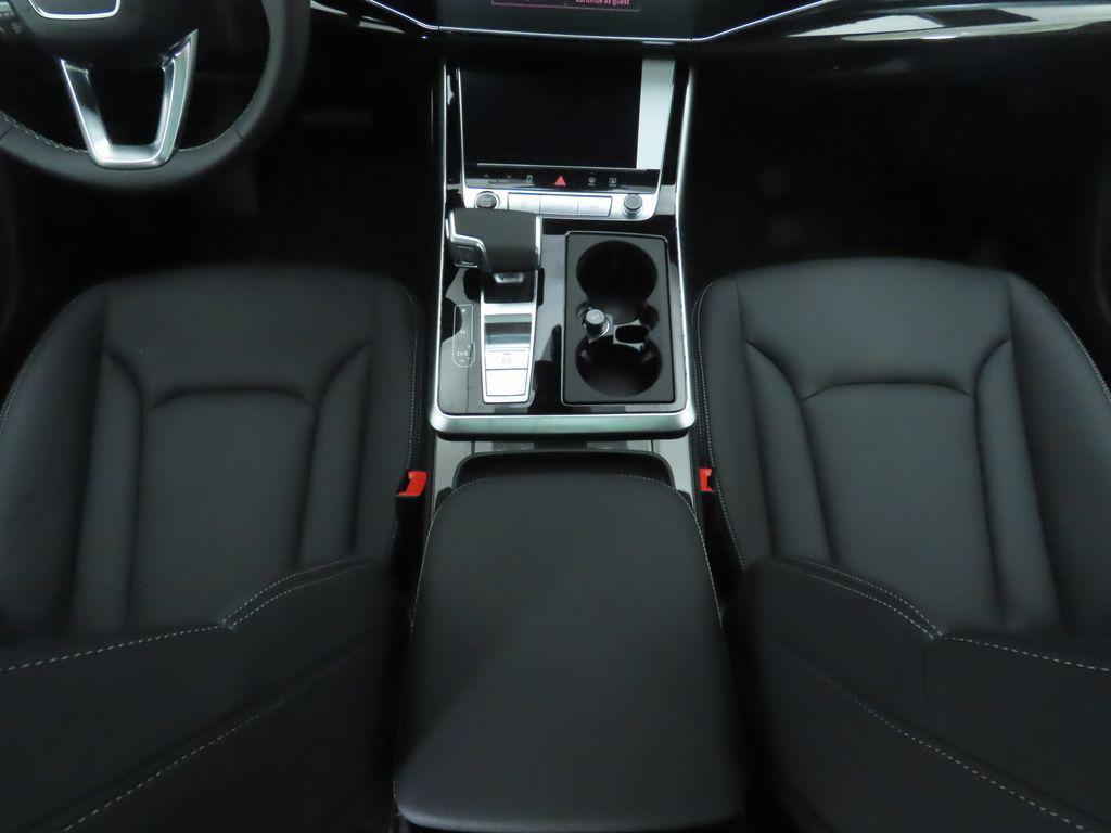 new 2025 Audi Q7 car, priced at $76,300