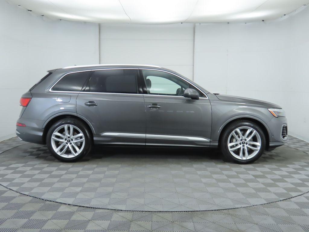 new 2025 Audi Q7 car, priced at $76,300