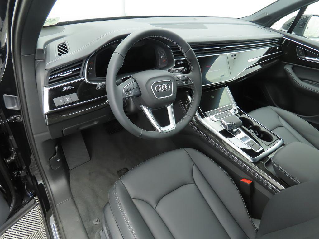 new 2025 Audi Q7 car, priced at $72,970