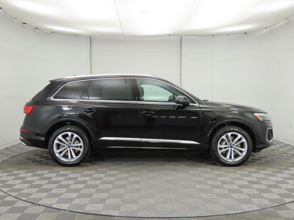 new 2025 Audi Q7 car, priced at $72,970