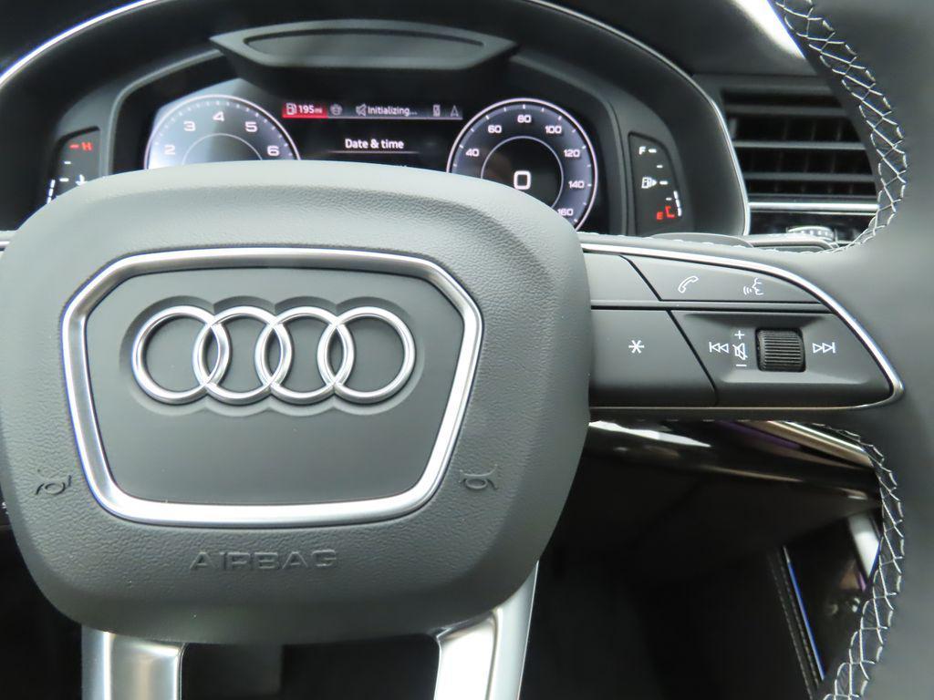 new 2025 Audi Q7 car, priced at $72,970
