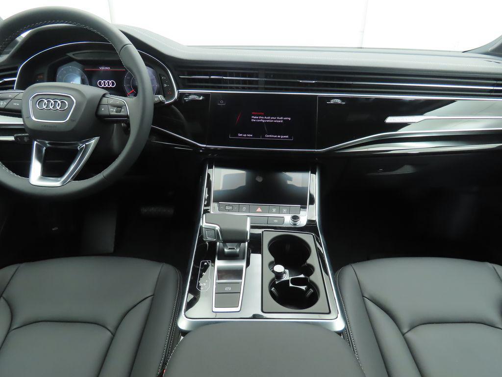 new 2025 Audi Q7 car, priced at $72,970