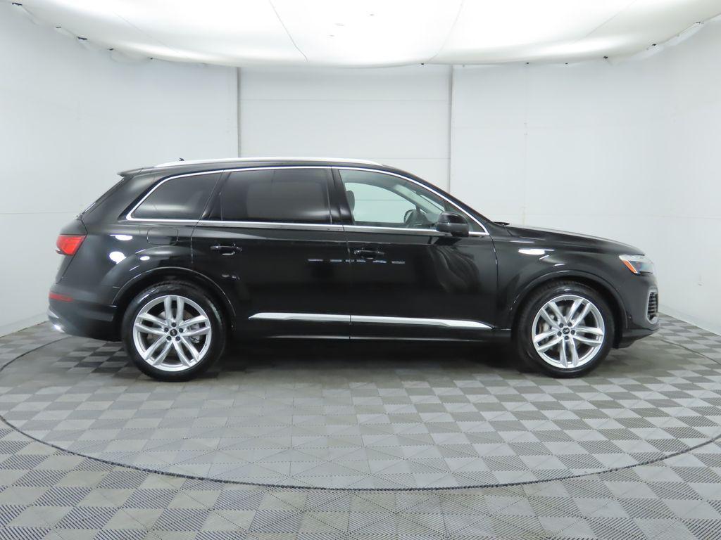 new 2025 Audi Q7 car, priced at $76,900