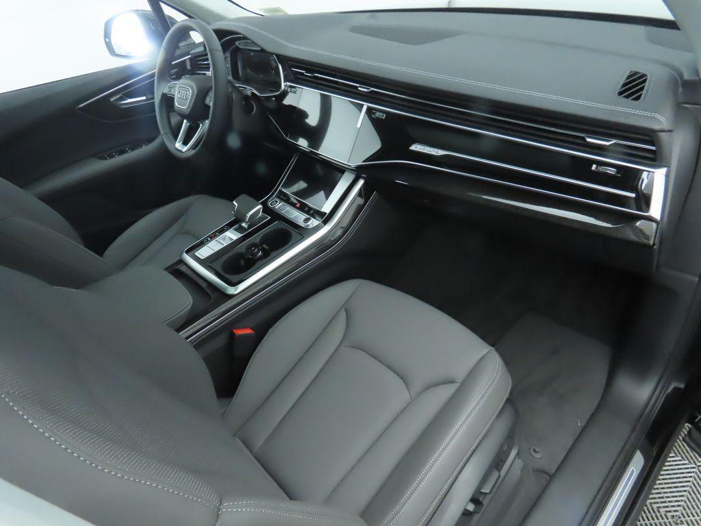 new 2025 Audi Q7 car, priced at $76,900