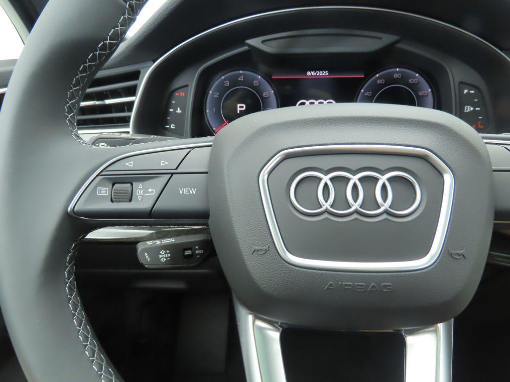 new 2025 Audi Q7 car, priced at $72,360