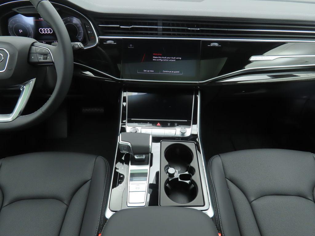 new 2025 Audi Q7 car, priced at $76,900