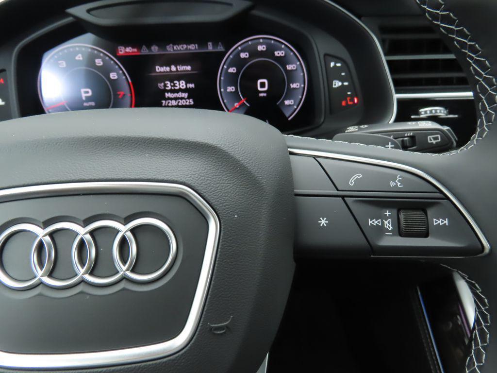 new 2025 Audi Q7 car, priced at $76,900
