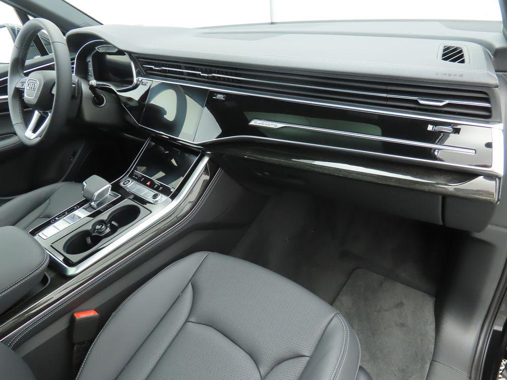 new 2025 Audi Q7 car, priced at $76,900