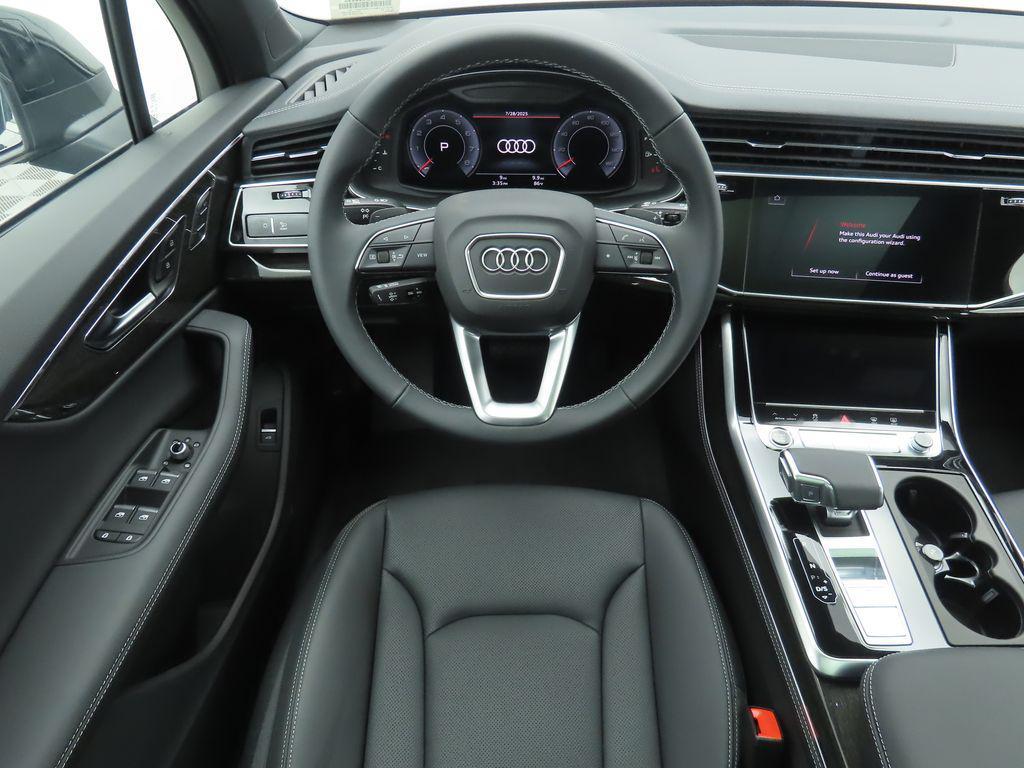 new 2025 Audi Q7 car, priced at $76,900