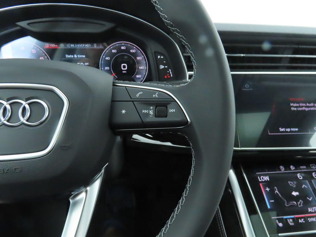 new 2025 Audi Q7 car, priced at $77,270