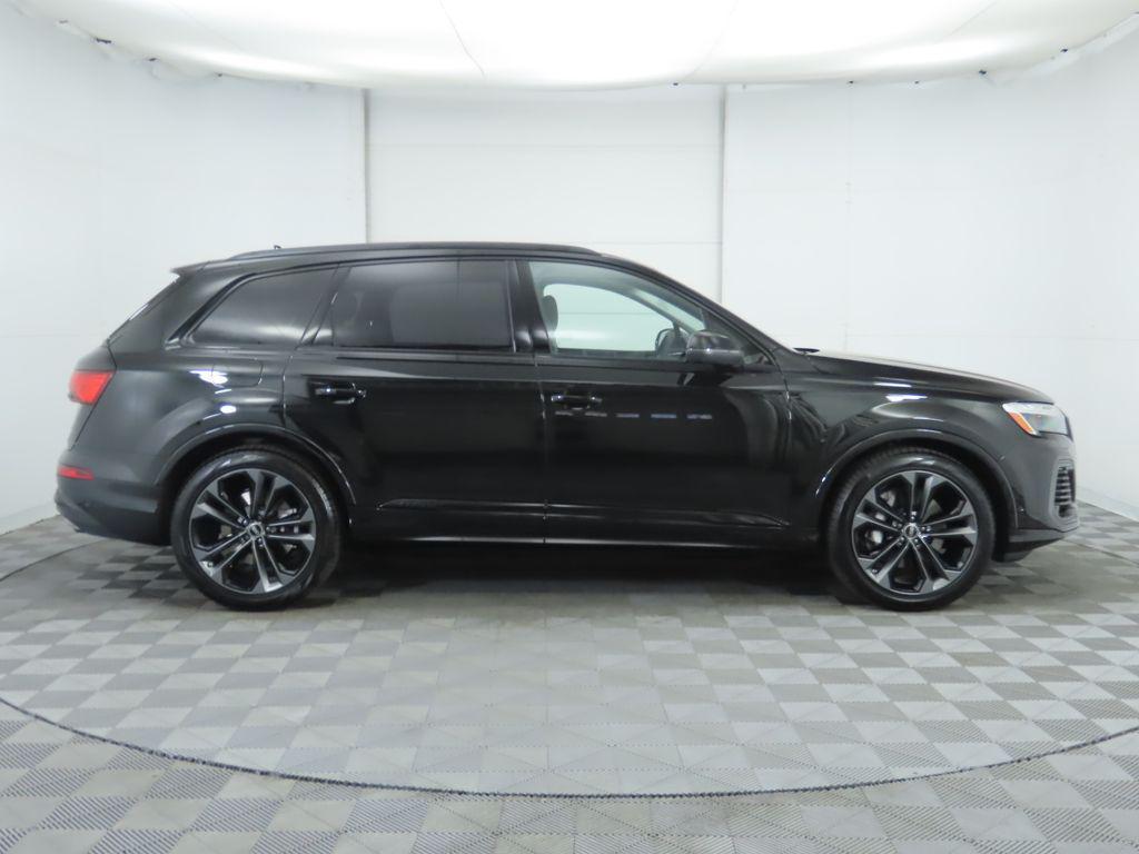 new 2025 Audi Q7 car, priced at $77,270