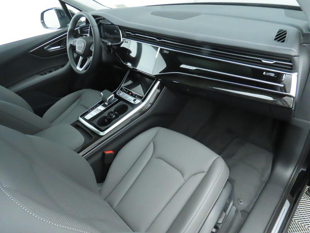 new 2025 Audi Q7 car, priced at $77,270