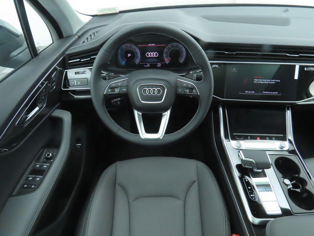 new 2025 Audi Q7 car, priced at $77,270