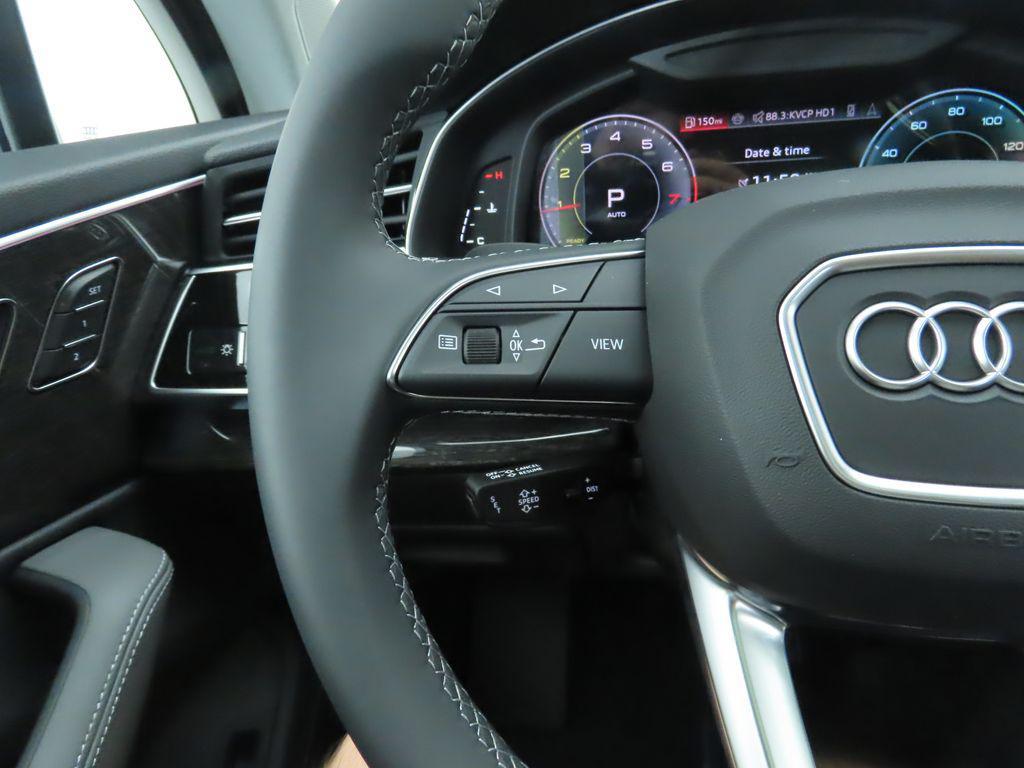 new 2025 Audi Q7 car, priced at $77,270