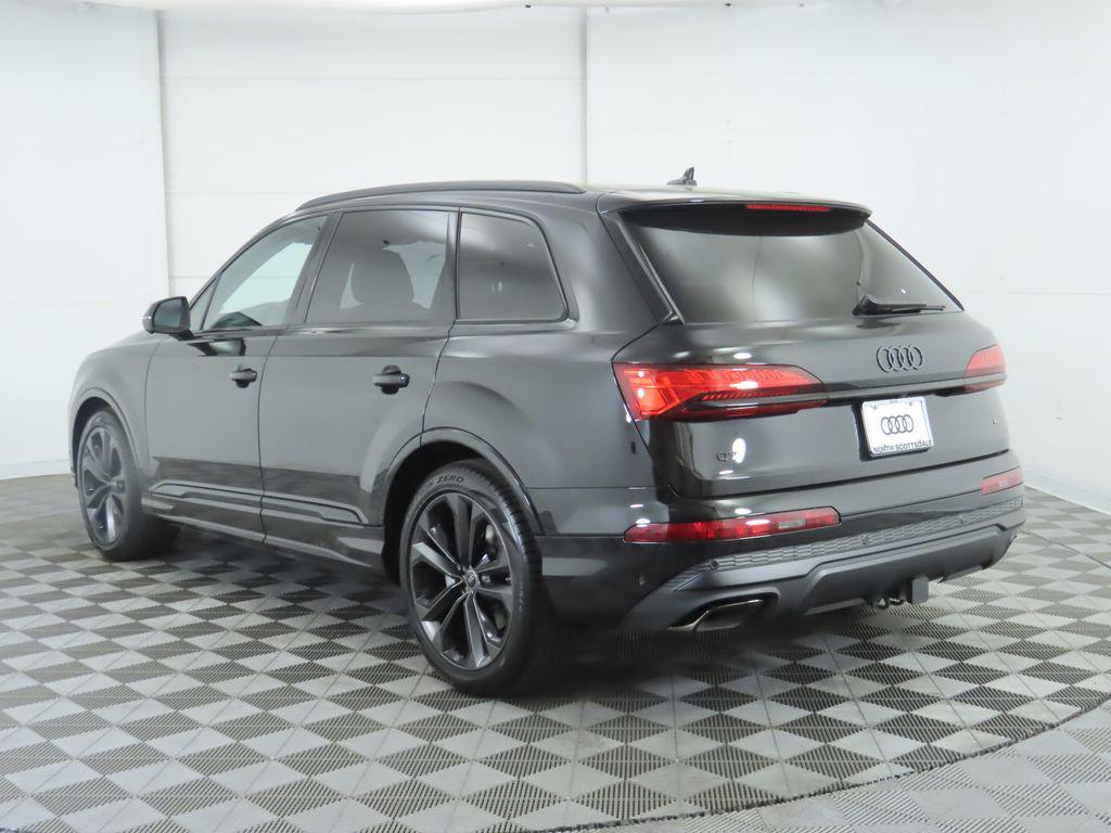 new 2025 Audi Q7 car, priced at $77,270