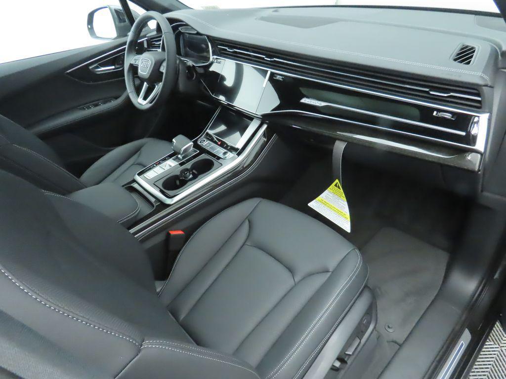 new 2025 Audi Q7 car, priced at $76,260