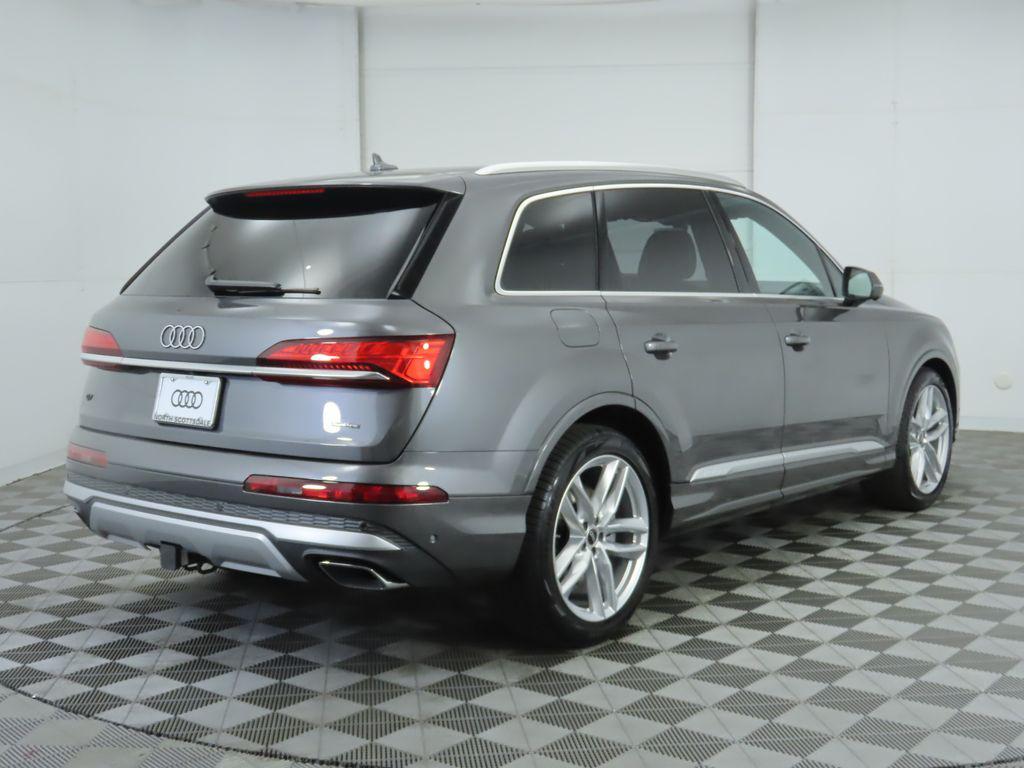 new 2025 Audi Q7 car, priced at $76,260