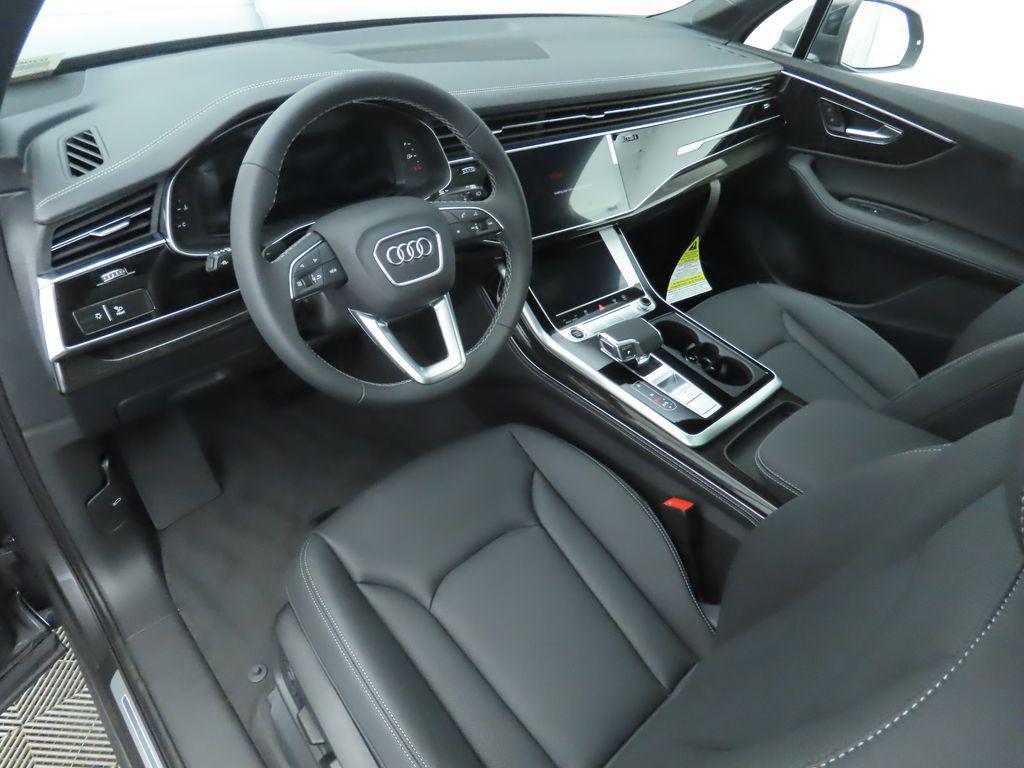 new 2025 Audi Q7 car, priced at $76,260