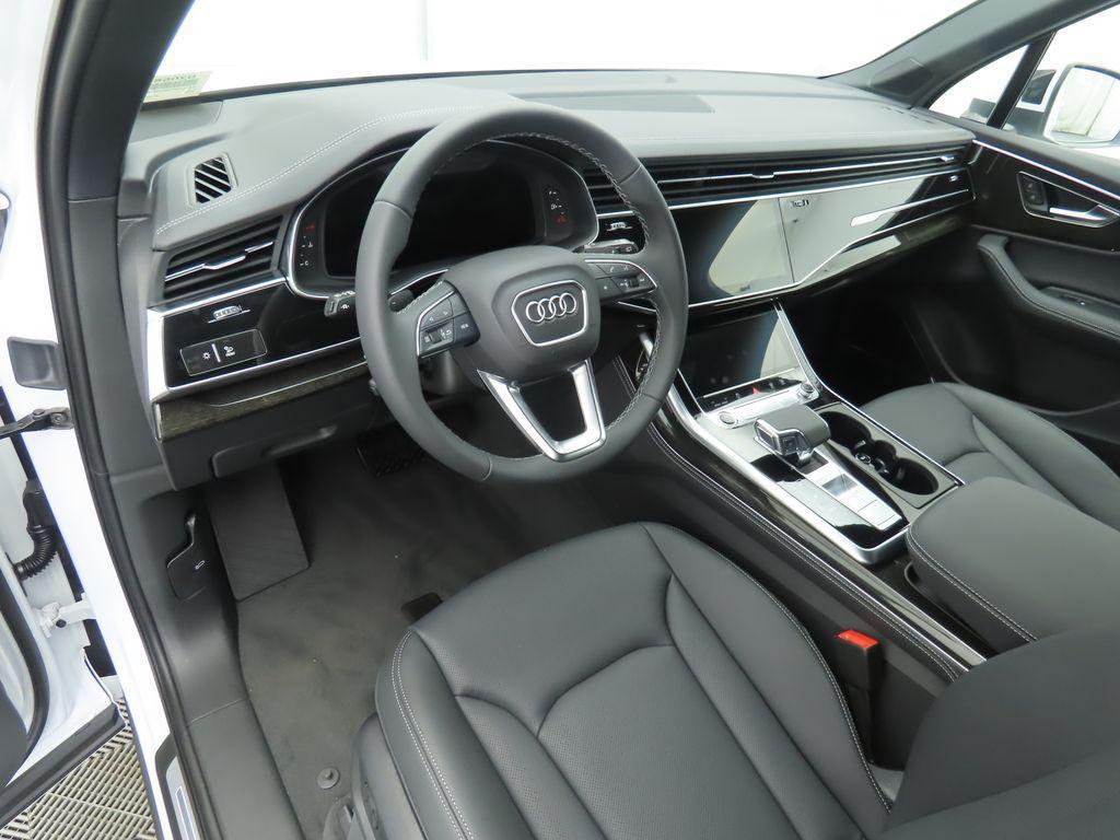 new 2025 Audi Q7 car, priced at $76,170
