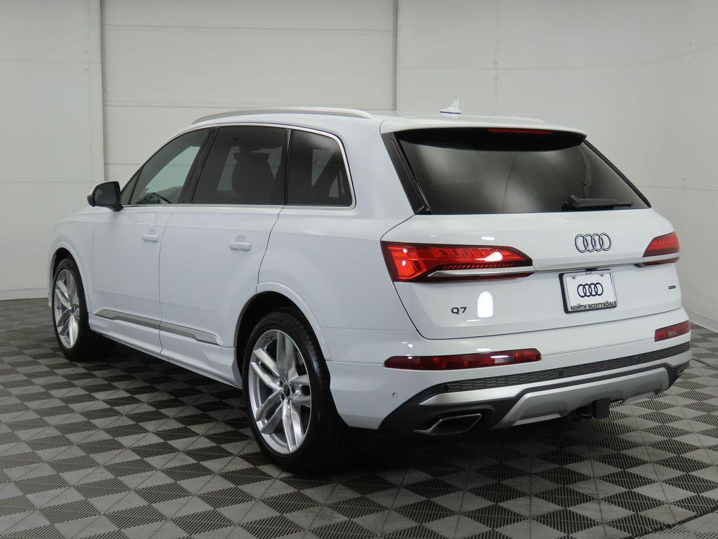 new 2025 Audi Q7 car, priced at $76,770