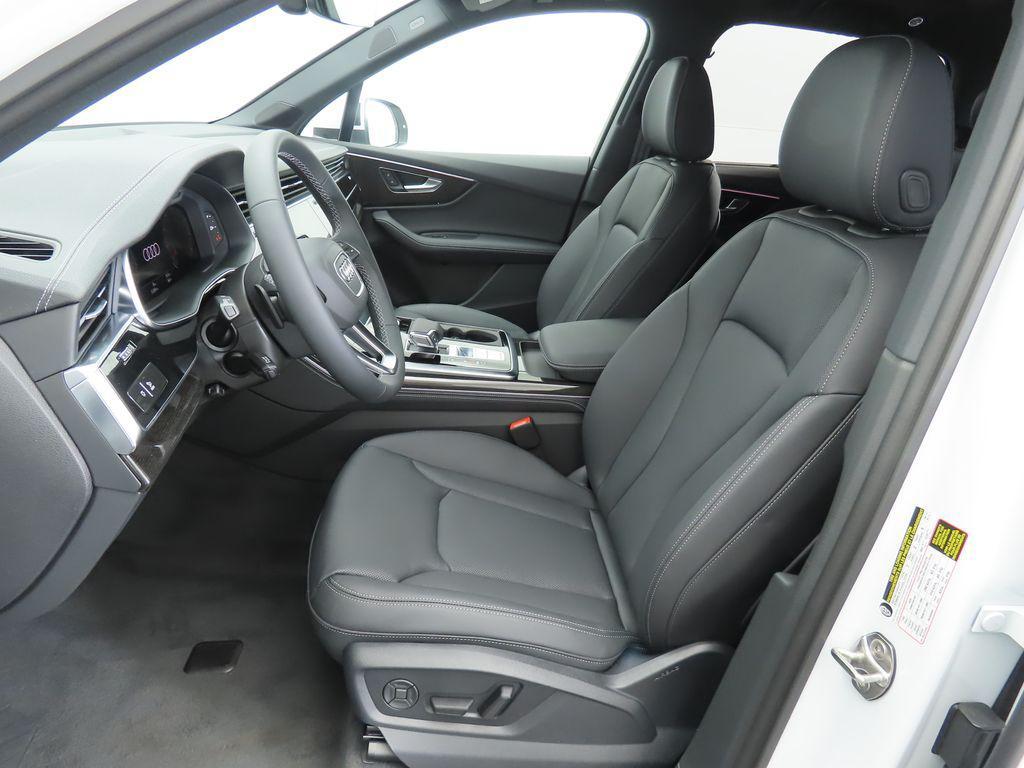 new 2025 Audi Q7 car, priced at $76,770