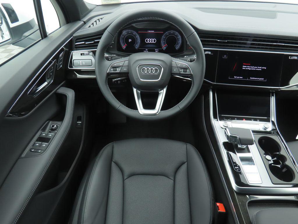 new 2025 Audi Q7 car, priced at $76,770