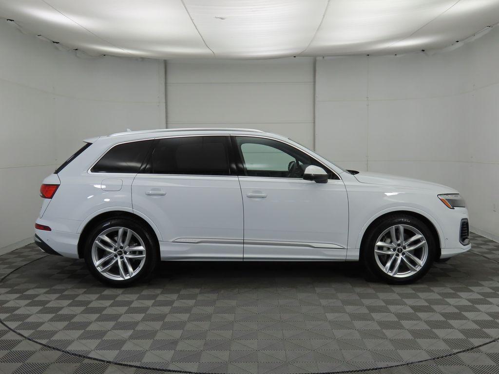 new 2025 Audi Q7 car, priced at $76,770