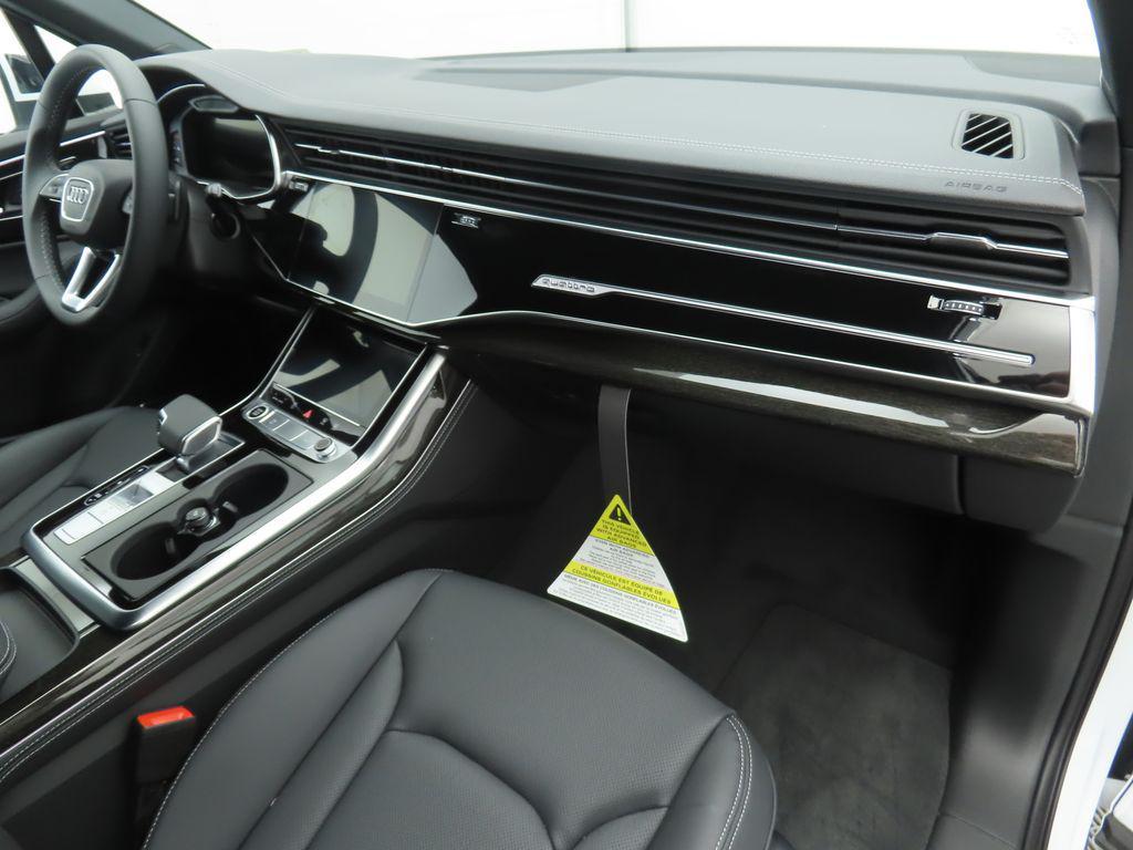 new 2025 Audi Q7 car, priced at $76,770