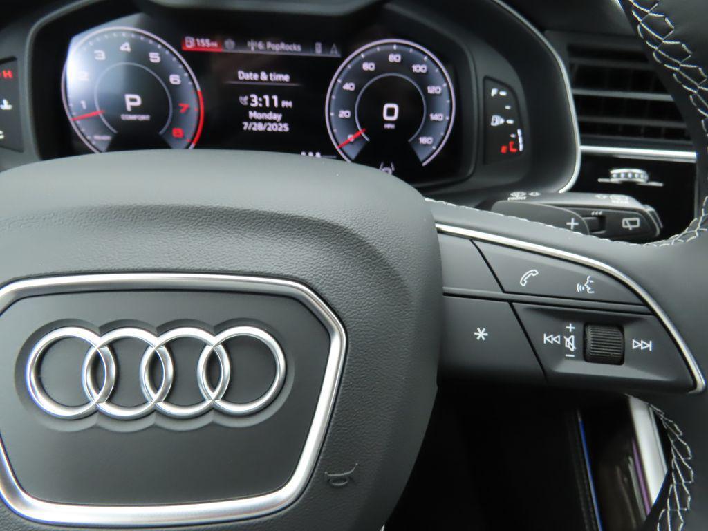 new 2025 Audi Q7 car, priced at $76,770