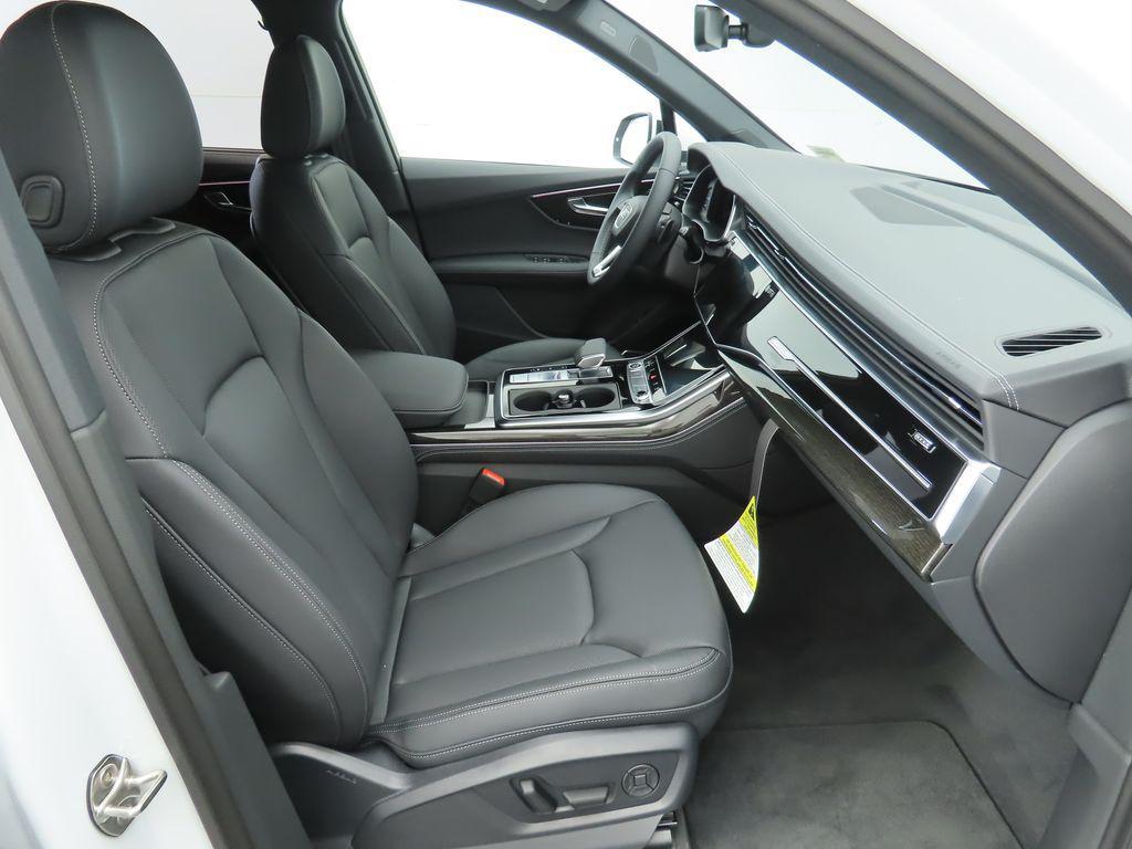 new 2025 Audi Q7 car, priced at $76,770
