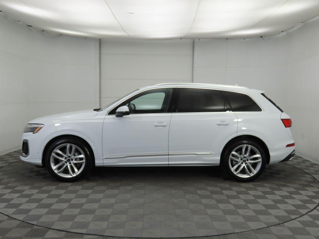 new 2025 Audi Q7 car, priced at $76,770