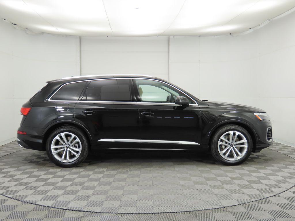 new 2025 Audi Q7 car, priced at $75,205