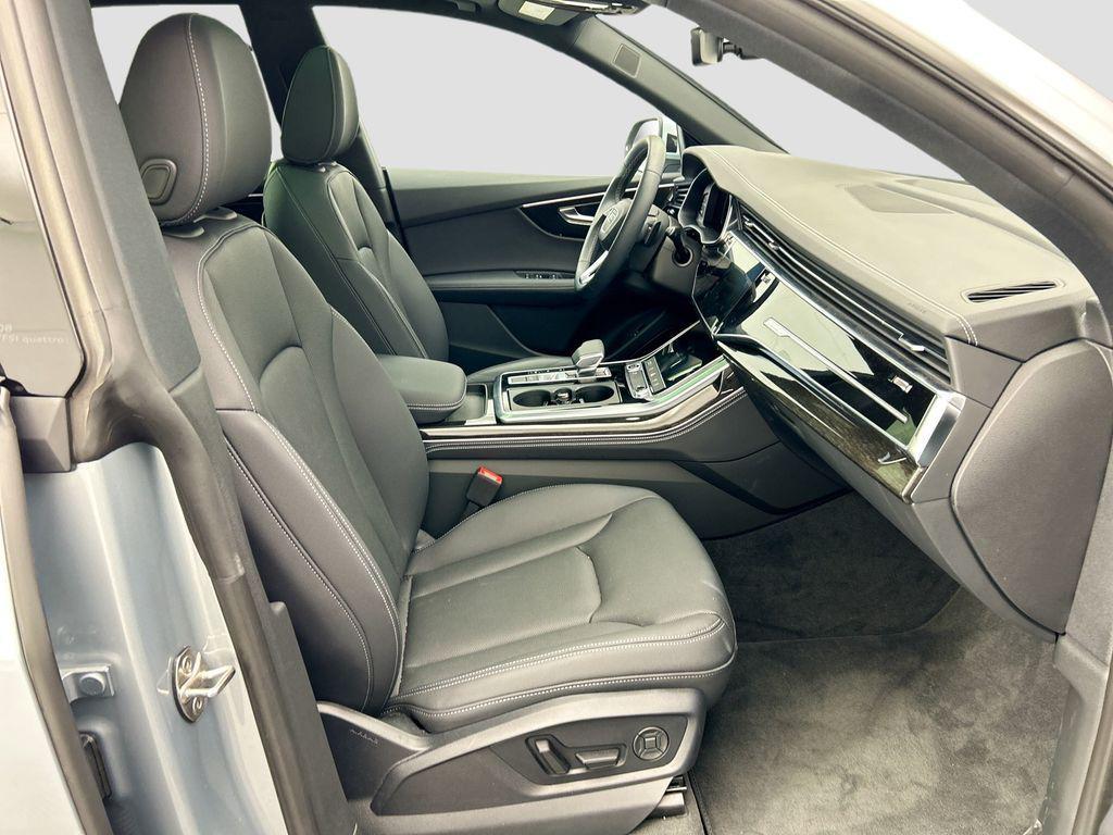 used 2025 Audi Q8 car