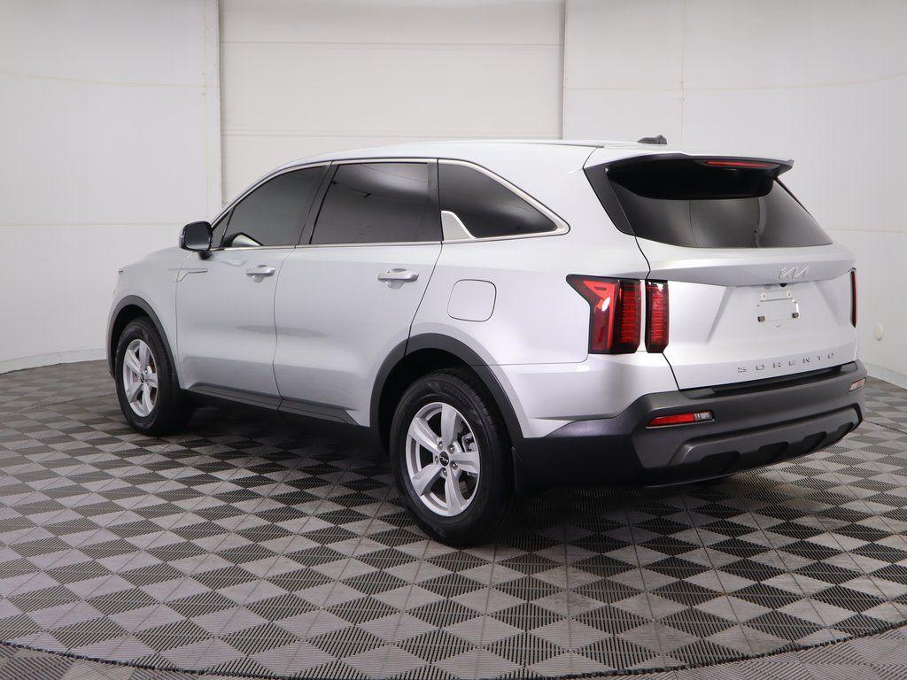 used 2022 Kia Sorento car, priced at $22,307