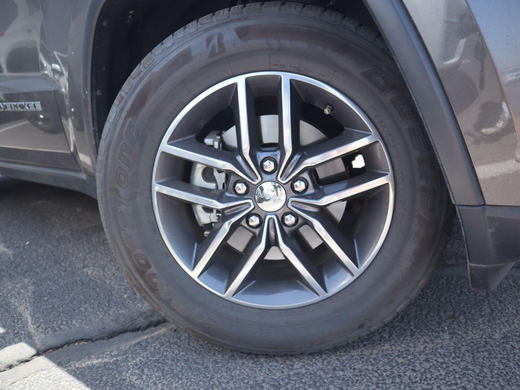 used 2017 Jeep Grand Cherokee car, priced at $16,028