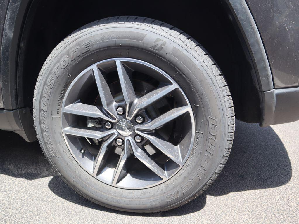 used 2017 Jeep Grand Cherokee car, priced at $16,028