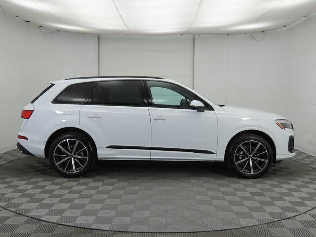 new 2025 Audi Q7 car, priced at $69,370