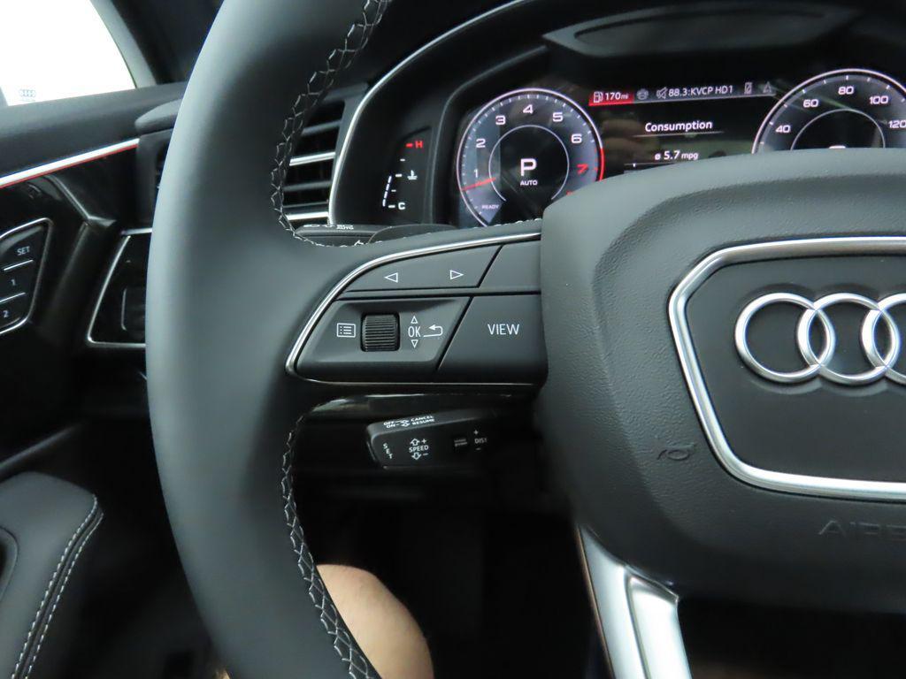new 2025 Audi Q7 car, priced at $76,770