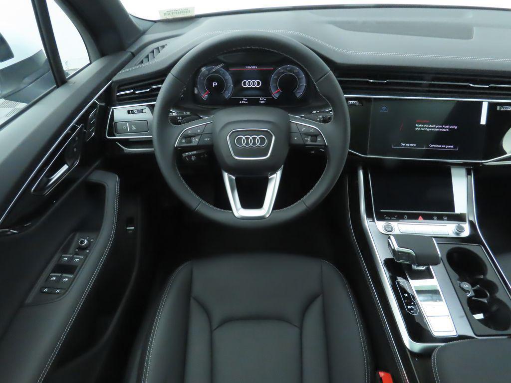 new 2025 Audi Q7 car, priced at $76,770