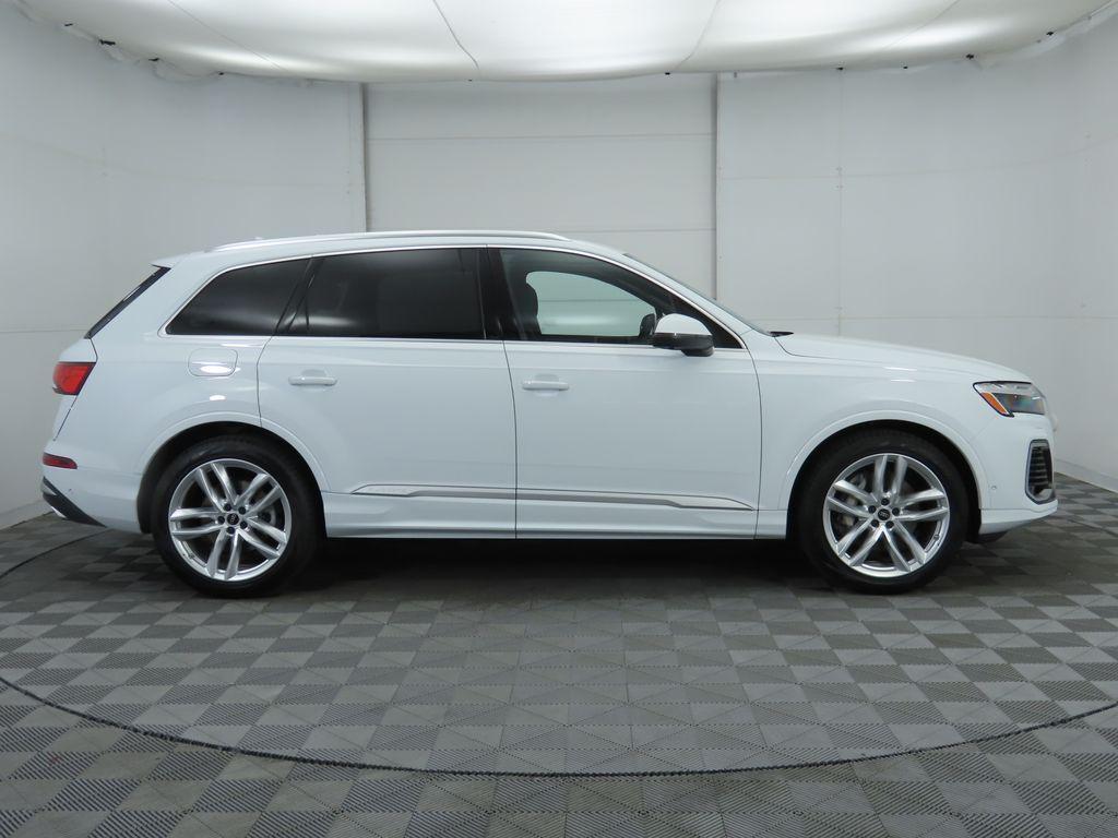 new 2025 Audi Q7 car, priced at $76,770