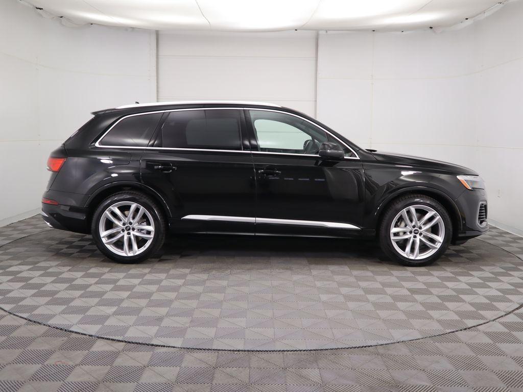 new 2025 Audi Q7 car, priced at $76,900
