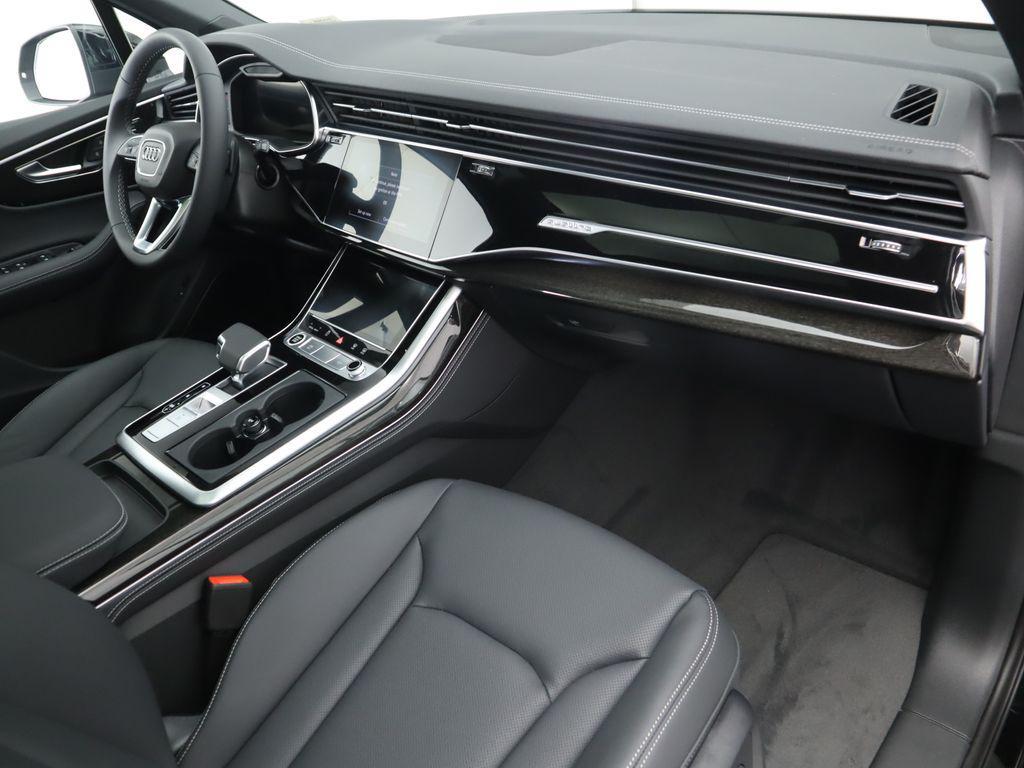 new 2025 Audi Q7 car, priced at $76,900