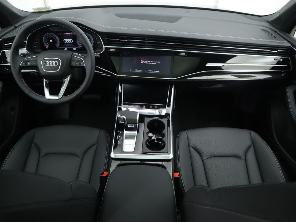 new 2025 Audi Q7 car, priced at $76,900