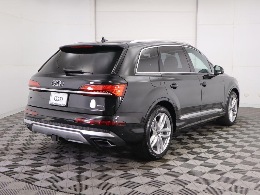 new 2025 Audi Q7 car, priced at $76,900