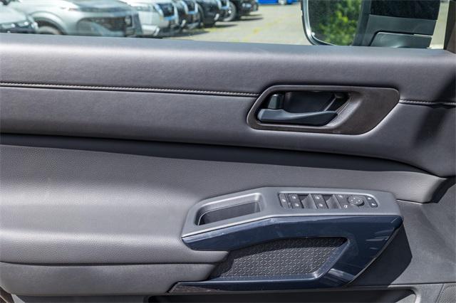 new 2025 Nissan Pathfinder car, priced at $40,450