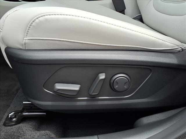 new 2025 Hyundai TUCSON Hybrid car